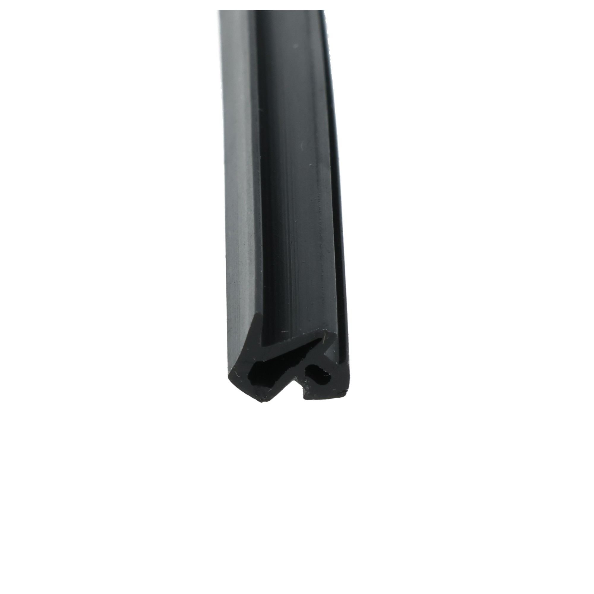 uszczelka-do-okien-pcv-typu-salamander-s-1251-gumowa-czarna-04-805-6 - Centrum uszczelek Close-up of a black metal tool with a curved bottom edge against a white background, showing a glossy finish and subtle texture.