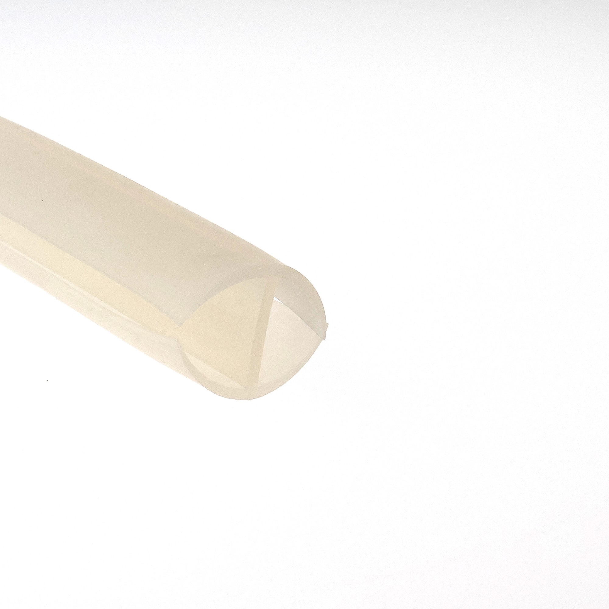 uszczelka-krawedziowa-na-szybe-silikonowa-typu-h-11-x-15-x-20mm-transparentna-matowa-0991132-2 - Centrum uszczelek Decorative abstract close-up of a pale beige curved shape against a white background.