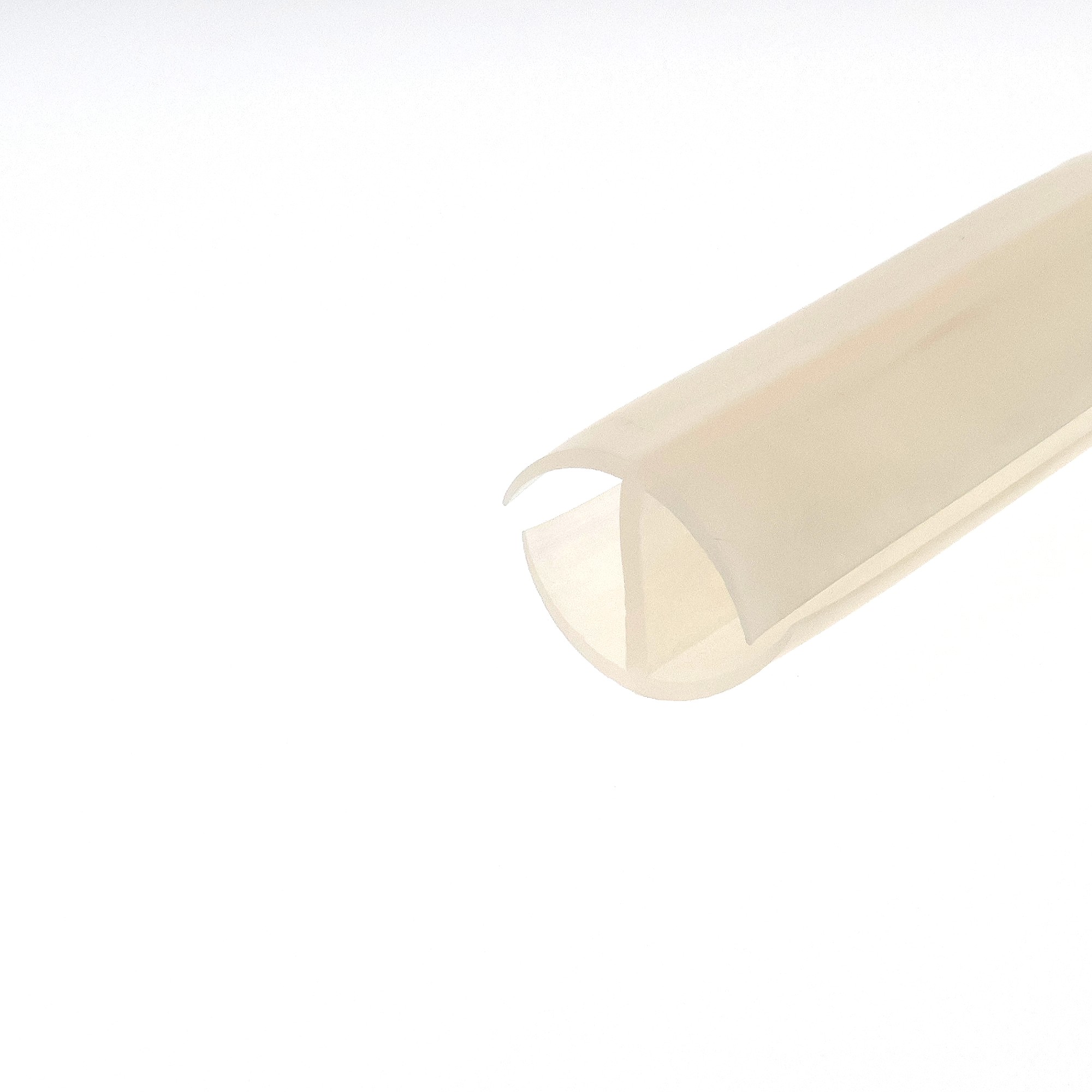 uszczelka-krawedziowa-na-szybe-silikonowa-typu-h-11-x-15-x-20mm-transparentna-matowa-0991132-3 - Centrum uszczelek Close-up of a beige masking tape roll diagonally across a white background, showing curved edge and layers