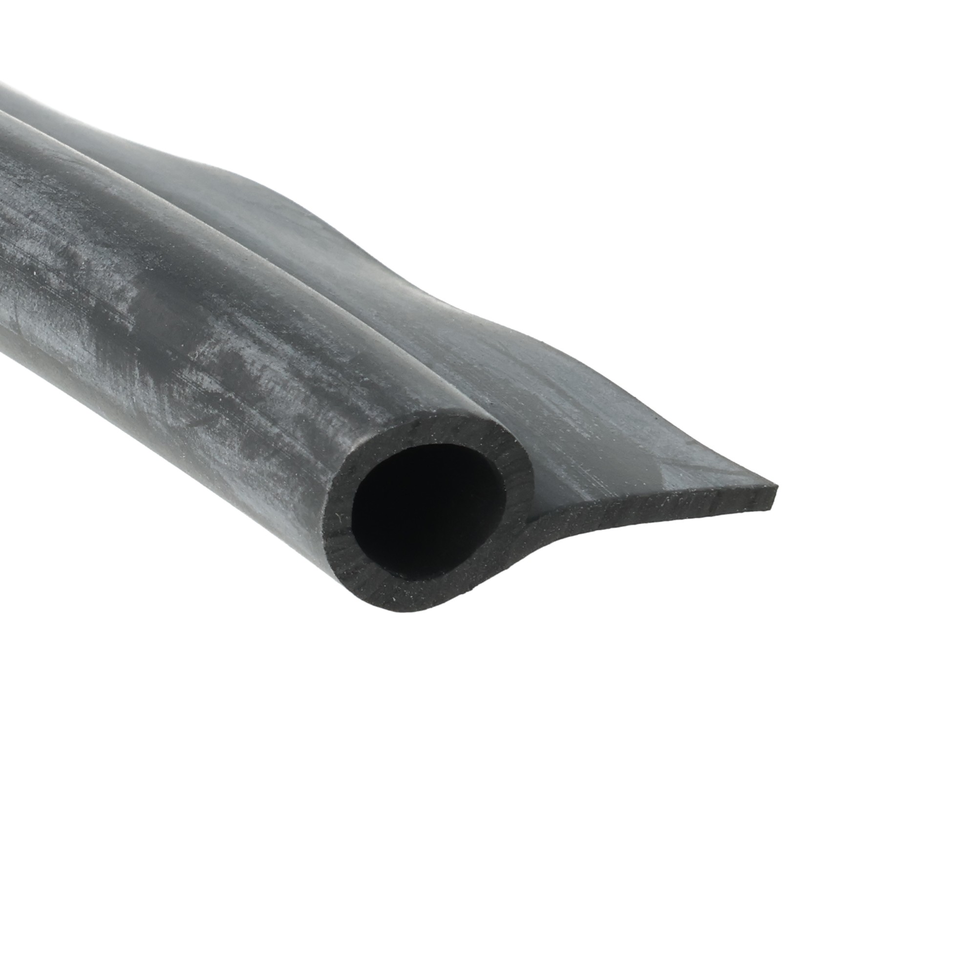 uszczelka-do-drzwi-lita-guma-typ-p-2-x-14-x-32mm-czarna-0625141-3 - Centrum uszczelek Close-up of a dark cylindrical metal tube with a circular hollow opening and curved surfacerol