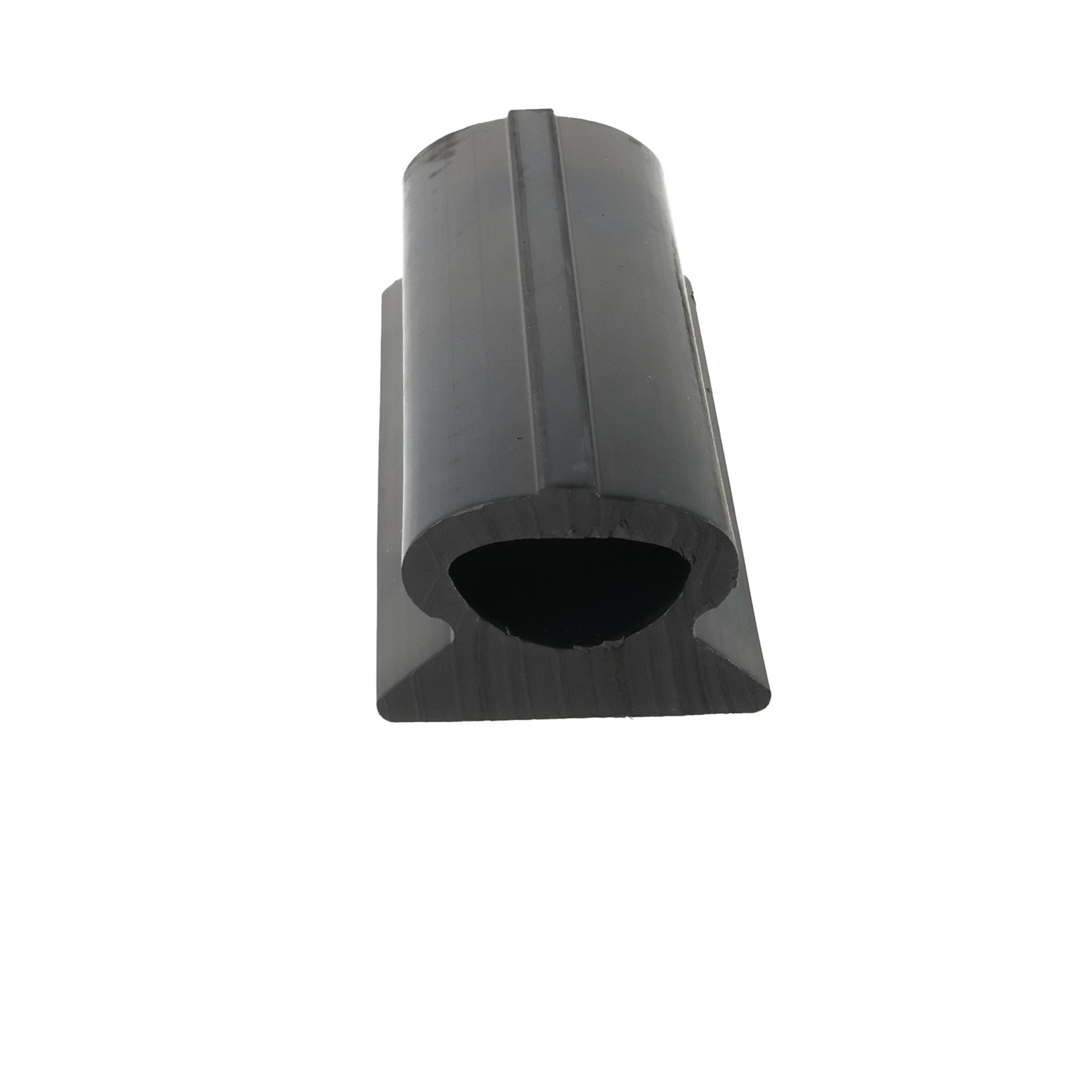 uszczelka-do-smieciarki-39-x-27-x-34mm-gumowa-czarna-032056-2 - Centrum uszczelek Close-up of a dark gray metal pipe end with a circular opening at the bottom edge