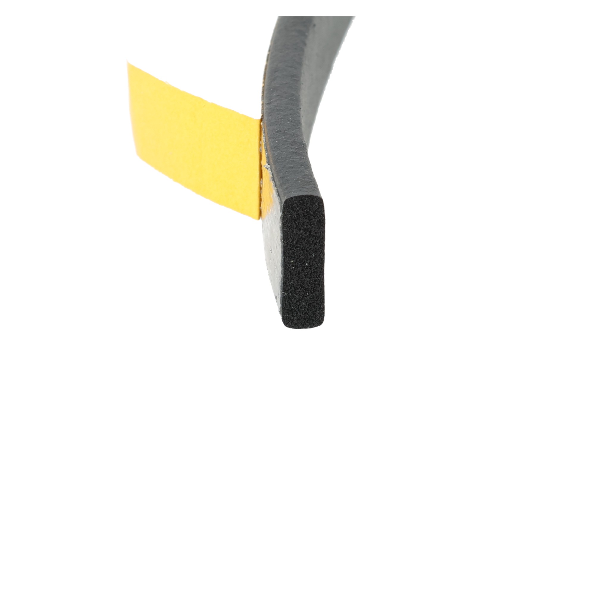uszczelka-samoprzylepna-zbrojona-gumowa-porowata-z-naskorkiem-5-x-15mm-czarna-0620517-1 - Centrum uszczelek Close-up of black-handled scissors with a yellow sticky note wedged between the blades.